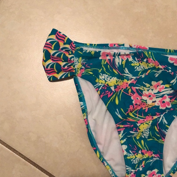 Bikini - Picture 2 of 5